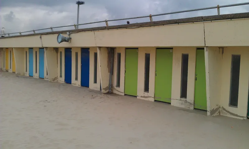 Kleurrijke strandcabines op het strand van Le Touquet