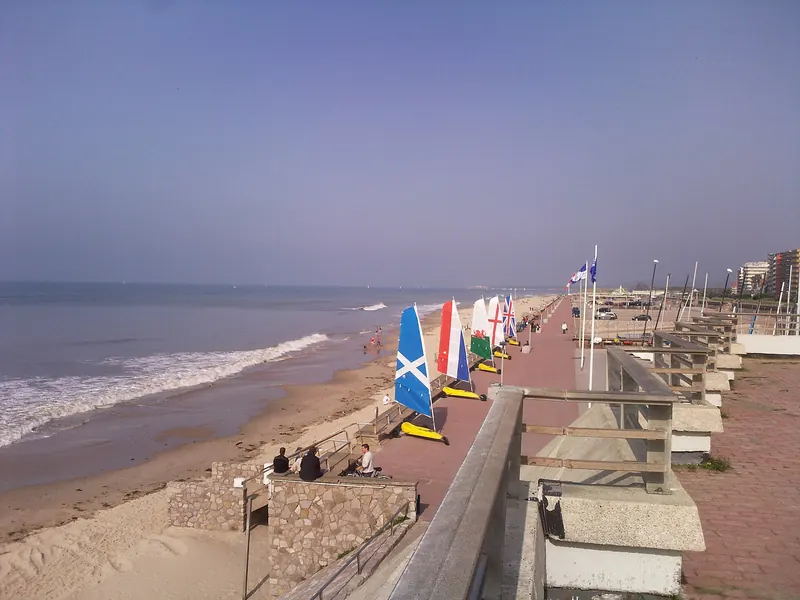 Digue-promenade du Touquet-Paris-Plage au bord de la plage