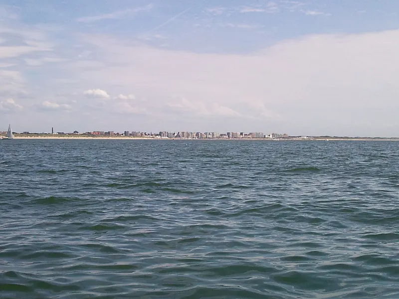 De zeedijk van Le Touquet-Paris-Plage gezien vanaf zee