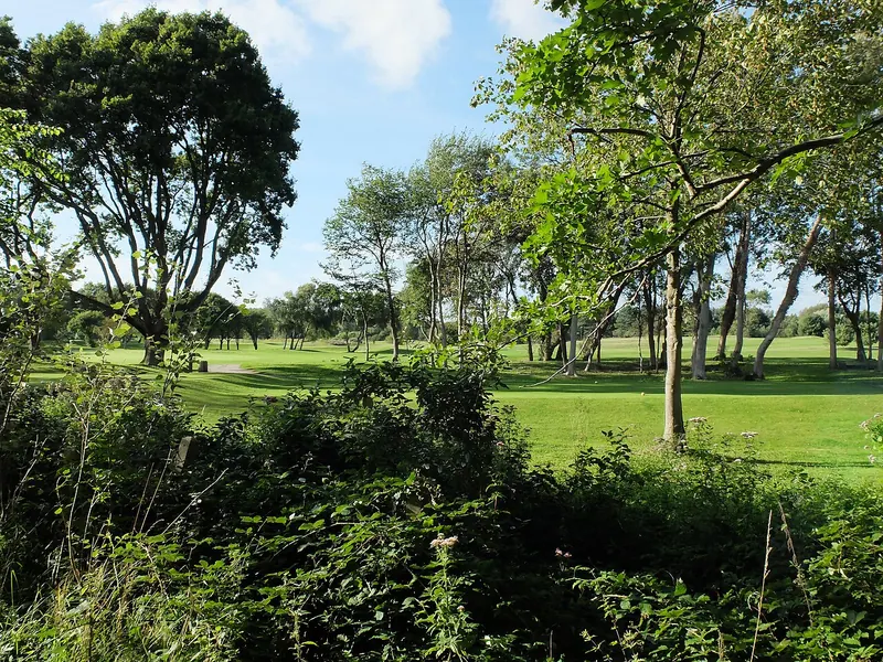 Fairway van de golf van Le Touquet-Paris-Plage, omzoomd door duinvegetatie