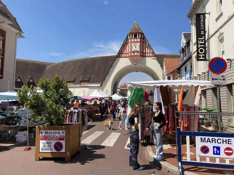 Außenstände rund um den Markt von Le Touquet