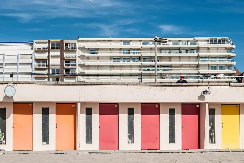 Kleurrijke strandcabines op het strand van Le Touquet-Paris-Plage