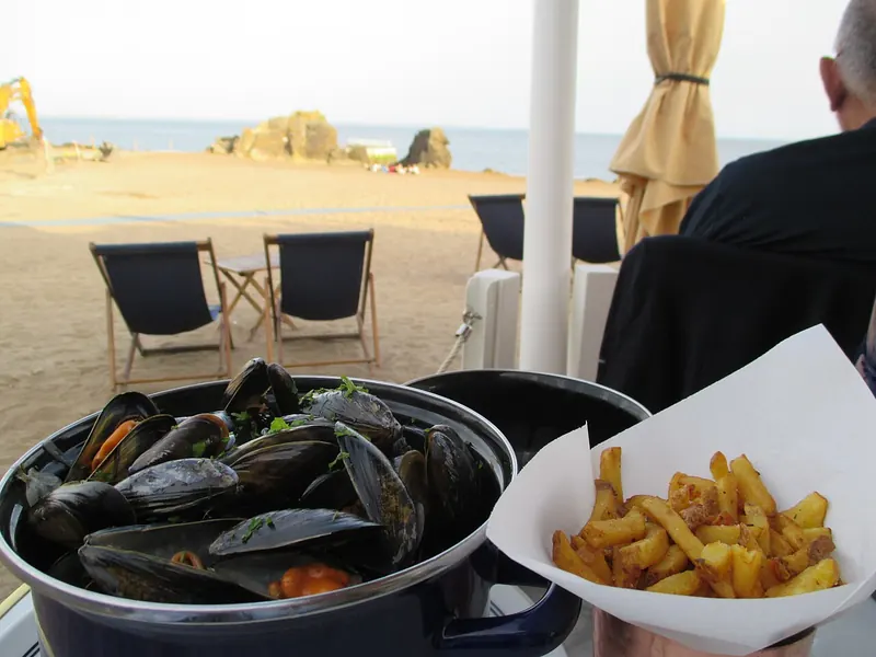 Moules marinières served with chips