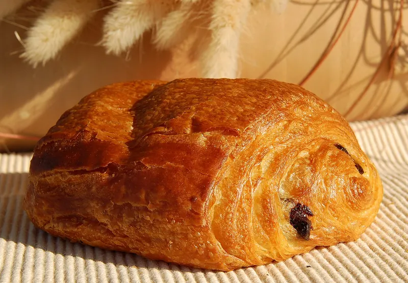 Flaky pain au chocolat