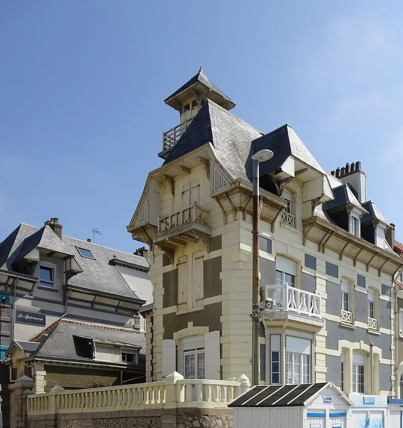 Die Villa La Rafale, von der Promenade von Wimereux aus gesehen