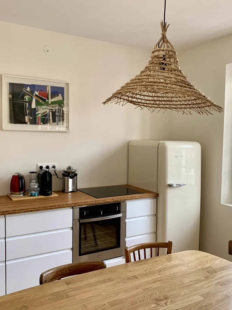Cuisine entièrement équipée de l'appartement Hélios